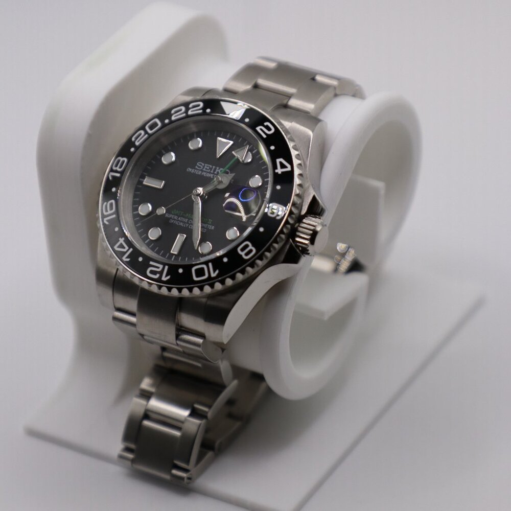 Seiko Mod GMT “Bruce Wayne” NH34 Automatic | Black Dial & Bezel | 39mm